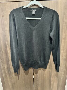 Ann Taylor Women’s V-Neck Sweater